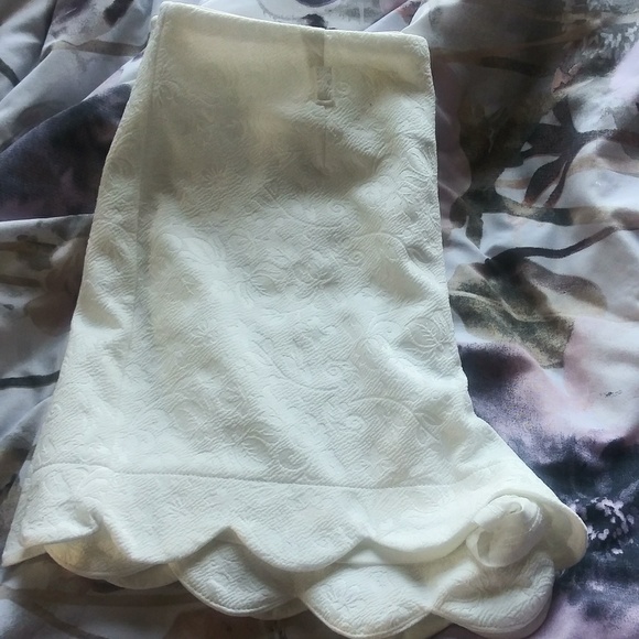 White scalloped high waisted shorts xs - Picture 3 of 4